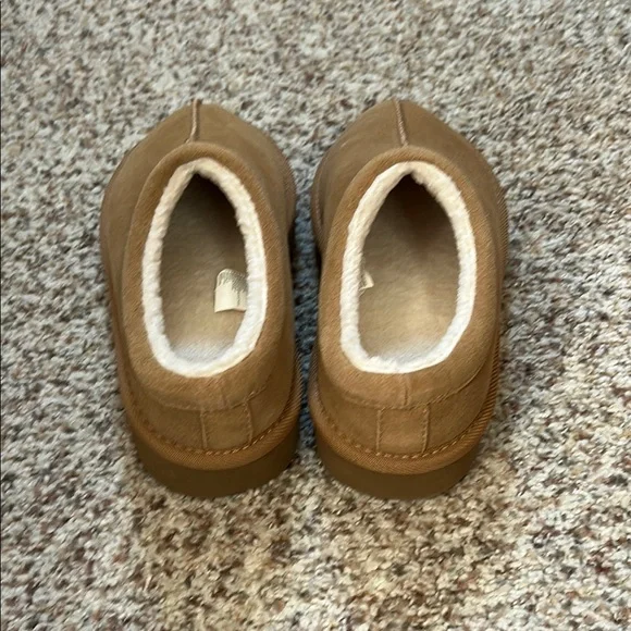 Target Tan Plush Slip-On Slippers - Picture 3 of 6